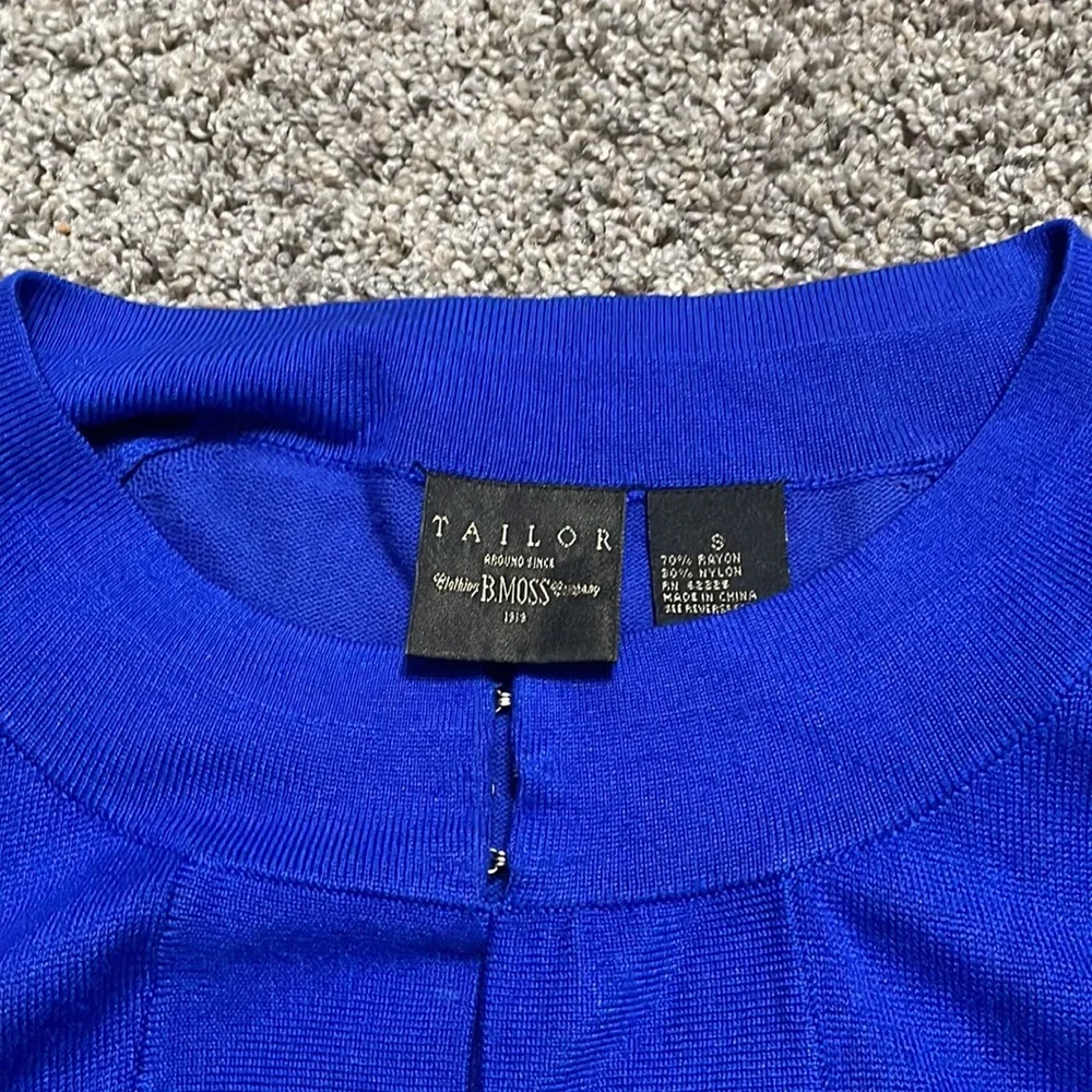 Tailor B. Moss sweater cardigan Women’s Royal Blue  w/3 hooks at collar‎ Small